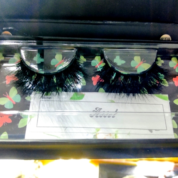 !!NEW RELEASE!! HOT COMMODITY LASHES by HotCommodityBoutique - Picture 5 of 5